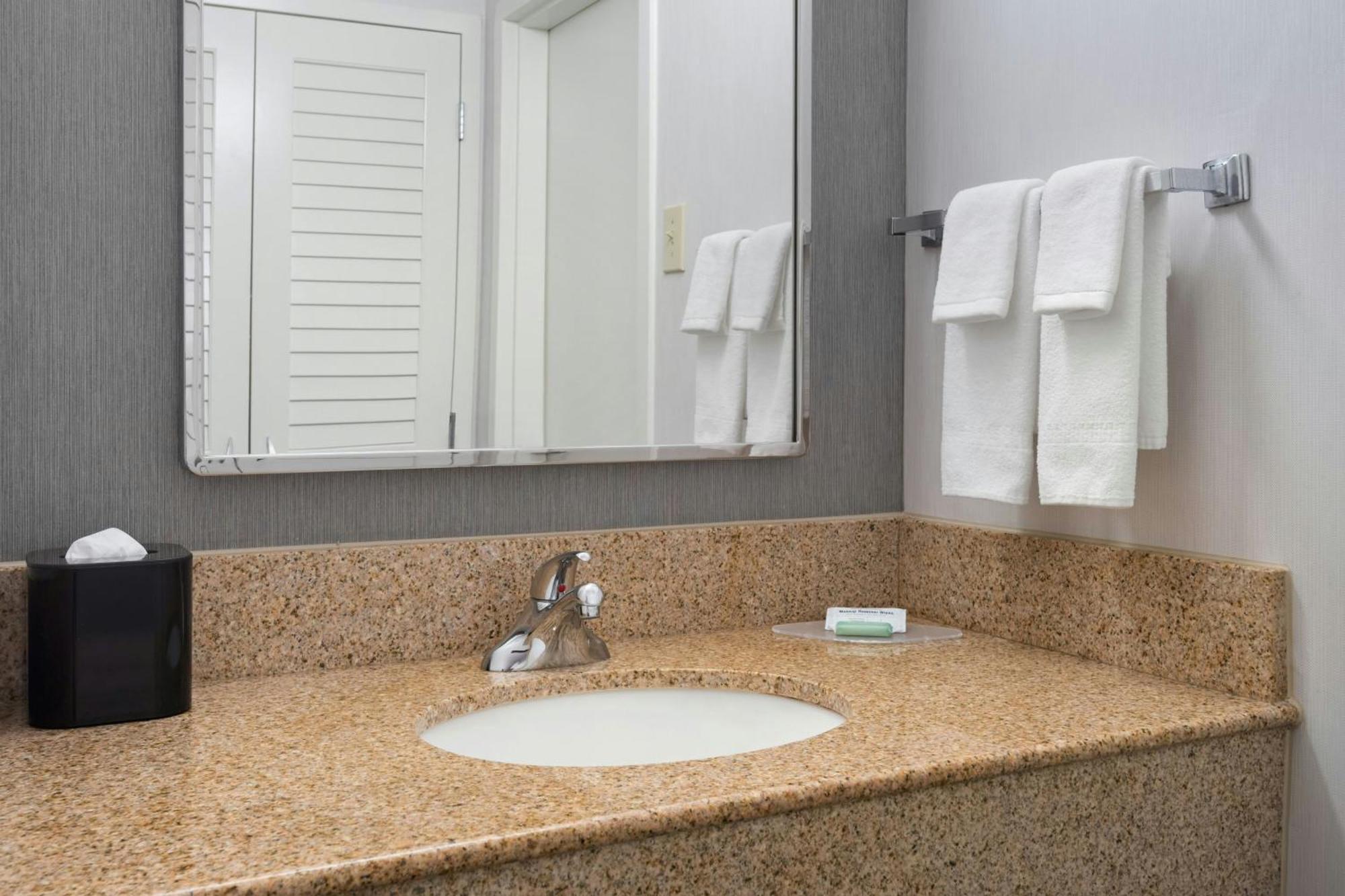 Courtyard By Marriott New Carrollton Landover Exterior foto